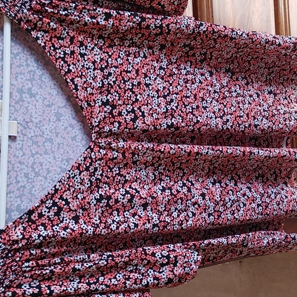 MICHAEL KORS Short Sleeve Floral Top - Picture 6 of 8